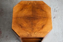 Table d'appoint par Henry Stone