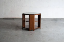 Table d'appoint par Henry Stone