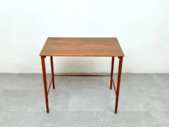 Table d'appoint par Kaj Winding pour P. Jeppesen