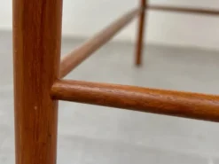 Table d'appoint par Kaj Winding pour P. Jeppesen