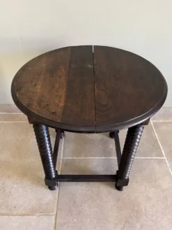 Table d’appoint pieds style vis de pressoir