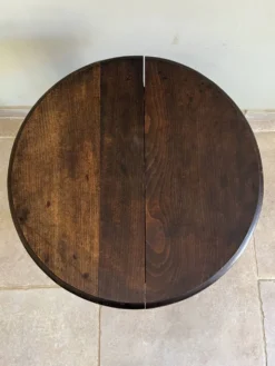Table d’appoint pieds style vis de pressoir