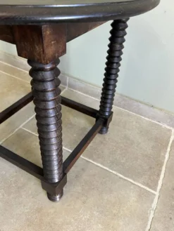 Table d’appoint pieds style vis de pressoir
