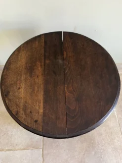 Table d’appoint pieds style vis de pressoir