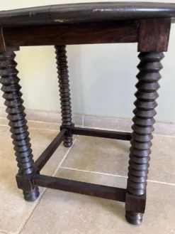 Table d’appoint pieds style vis de pressoir