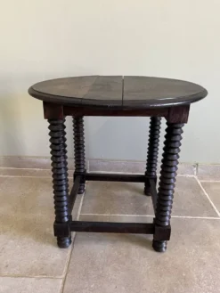 Table d’appoint pieds style vis de pressoir