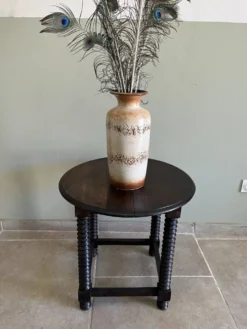 Table d’appoint pieds style vis de pressoir