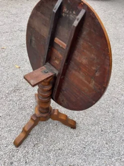 Table d’appoint plateau pivotant