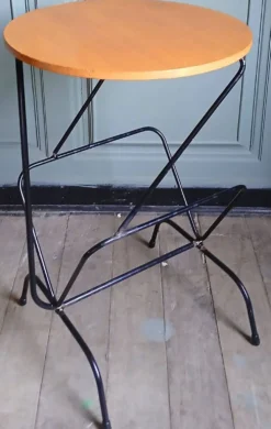 Table d'appoint porte revue chêne blond 1960