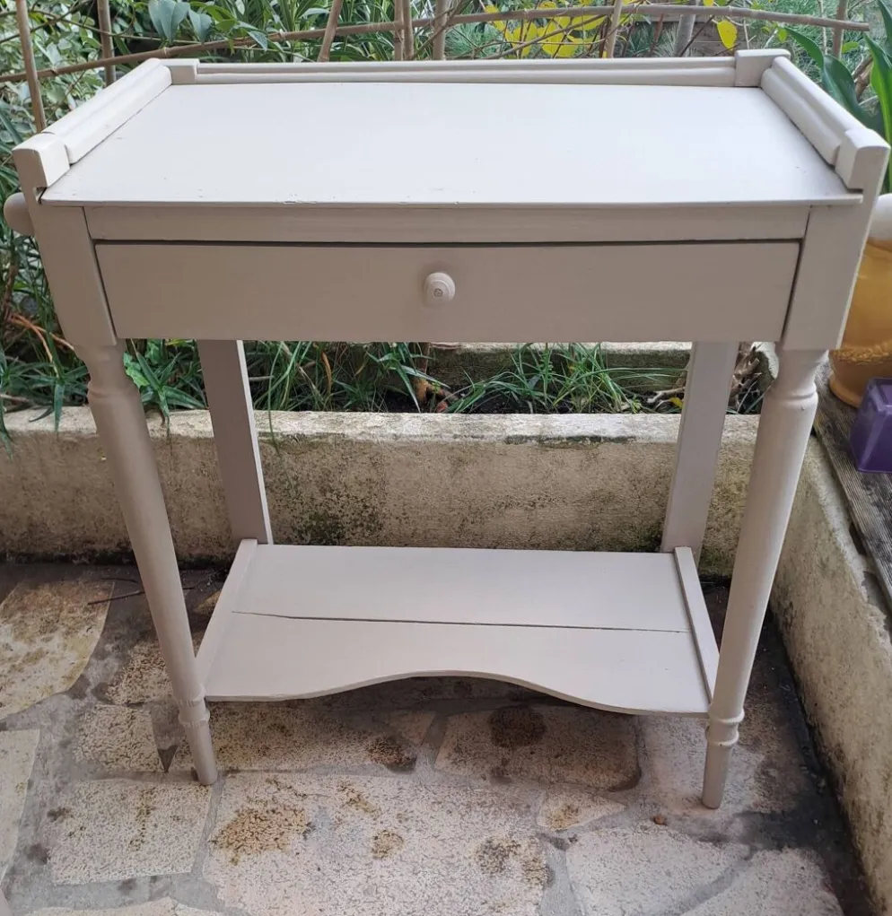 Table d'appoint repeint en bois massif avec plateau inférieur 1900