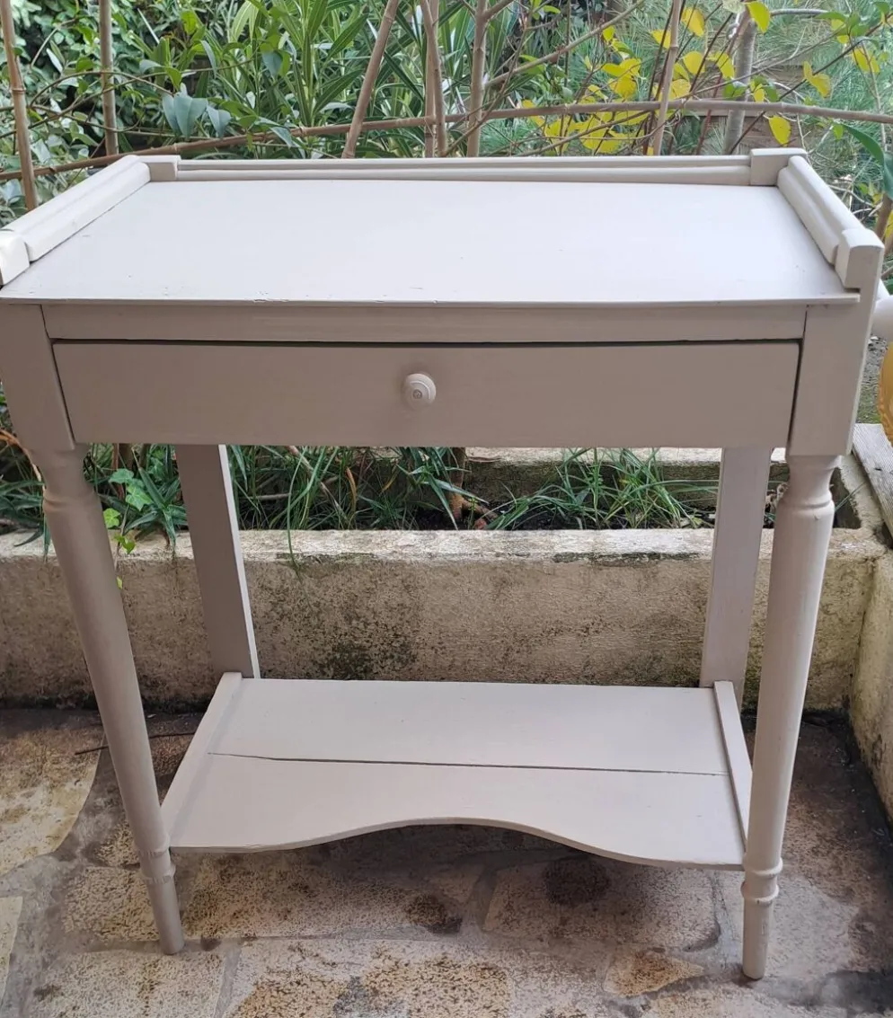 Table d'appoint repeint en bois massif avec plateau inférieur 1900
