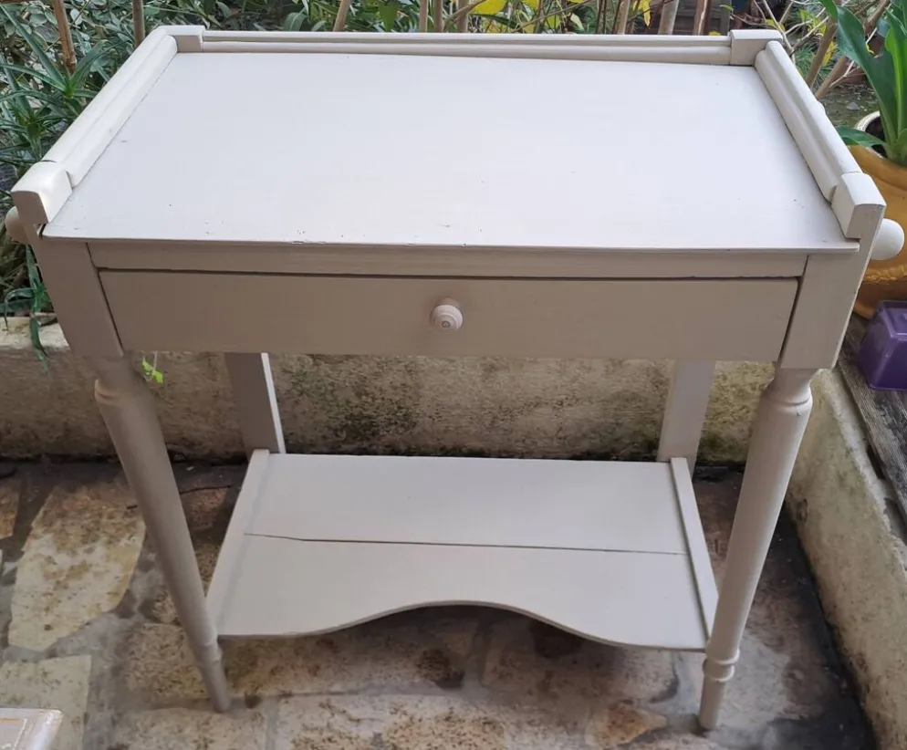 Table d'appoint repeint en bois massif avec plateau inférieur 1900