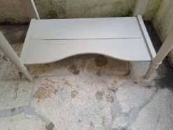 Table d'appoint repeint en bois massif avec plateau inférieur 1900