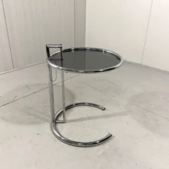 Table d'appoint réglable E1027 Eileen Gray Vereinigte Werkstätten