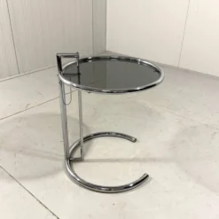 Table d'appoint réglable E1027 Eileen Gray Vereinigte Werkstätten