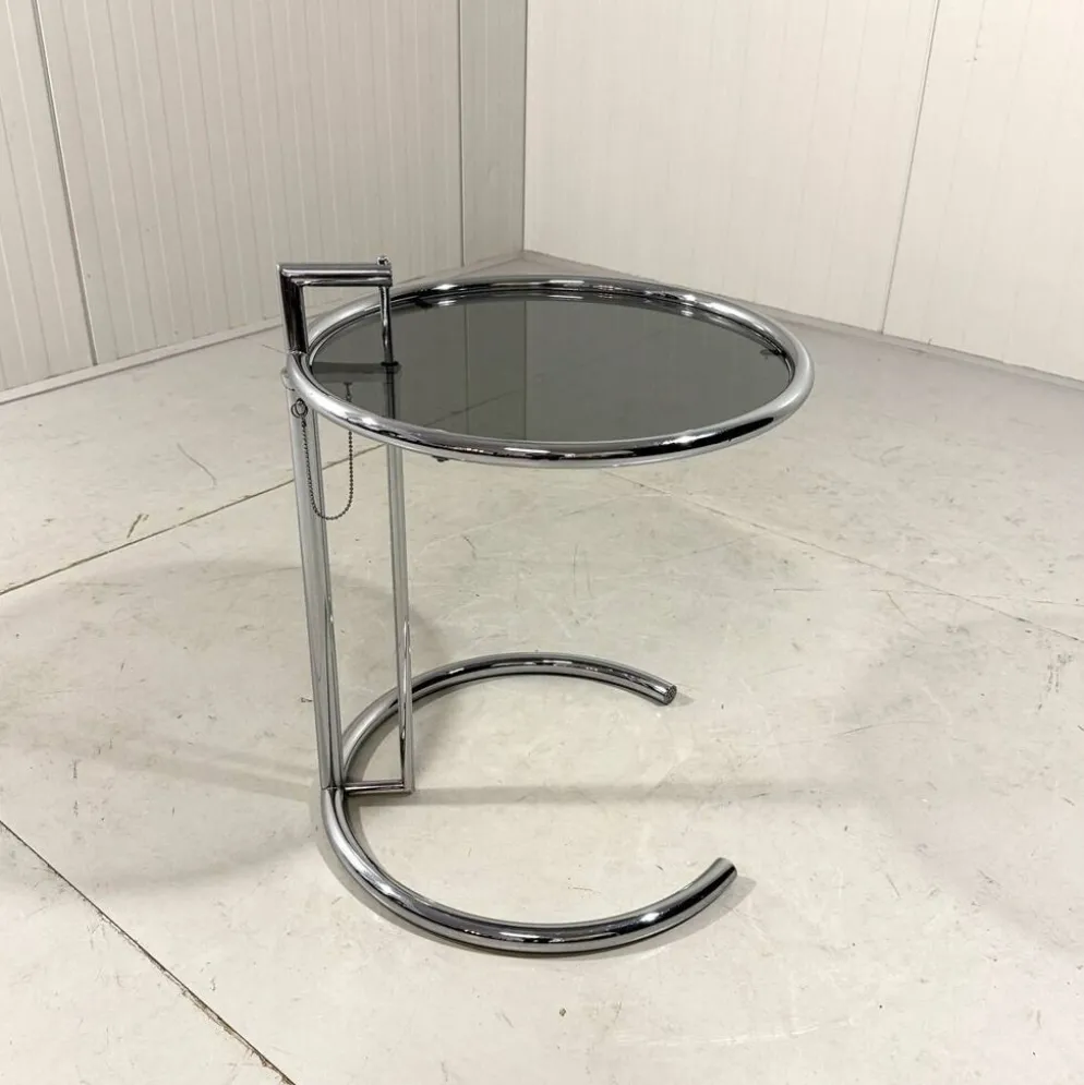 Table d'appoint réglable E1027 Eileen Gray Vereinigte Werkstätten