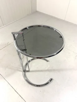 Table d'appoint réglable E1027 Eileen Gray Vereinigte Werkstätten