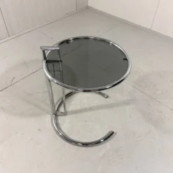 Table d'appoint réglable E1027 Eileen Gray Vereinigte Werkstätten