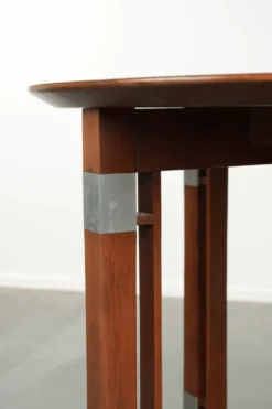 Table d'appoint ronde au design Art Déco
