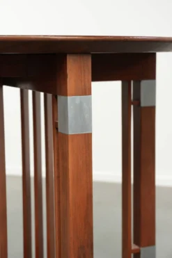 Table d'appoint ronde au design Art Déco