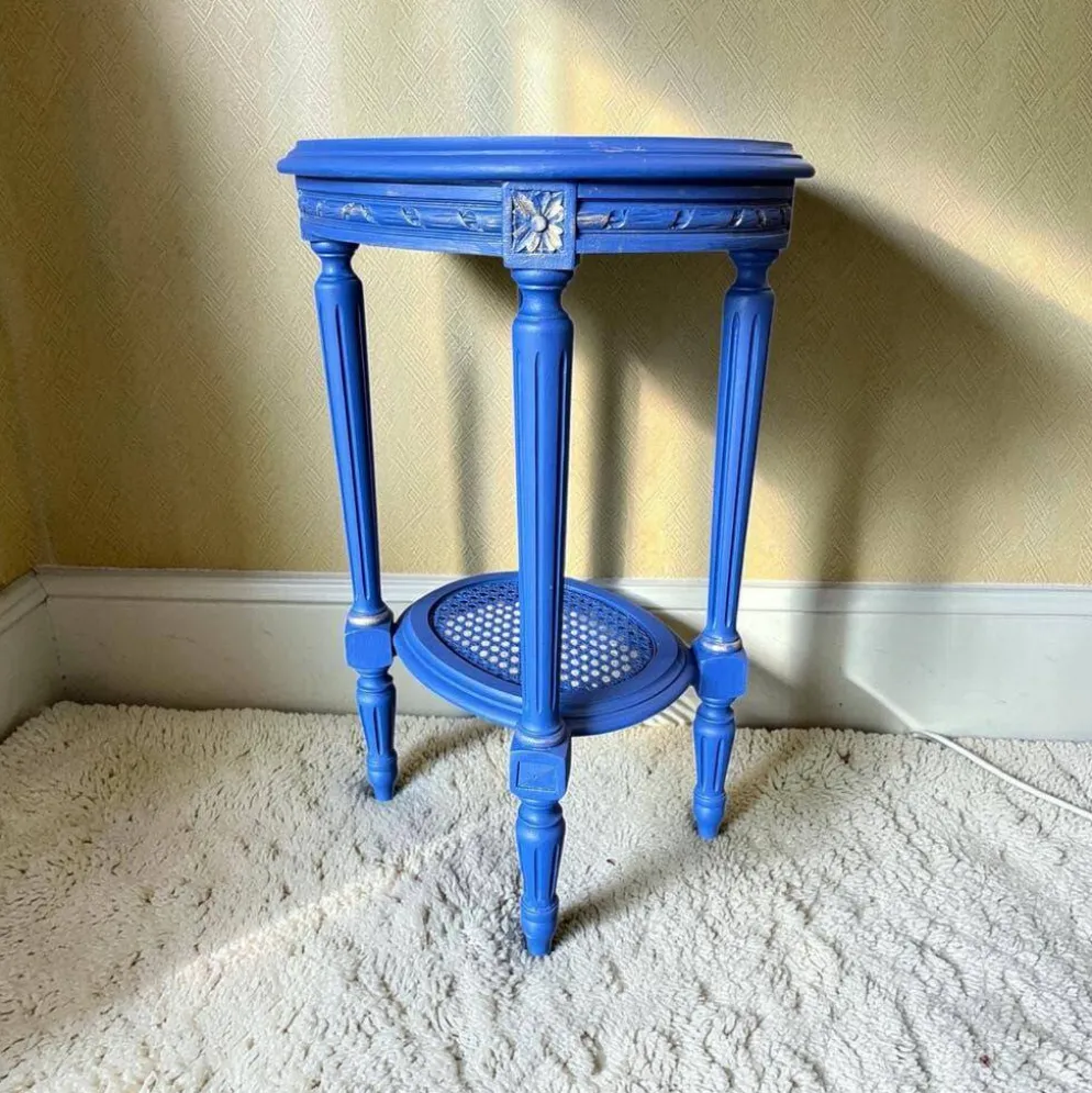 Table d'appoint ronde vintage en bois bleu / guéridon / support
