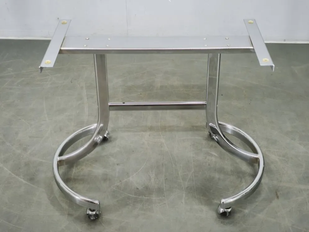 Table d'appoint roulant en chrome et verre fumé de l'ère spatiale italienne des années 1970