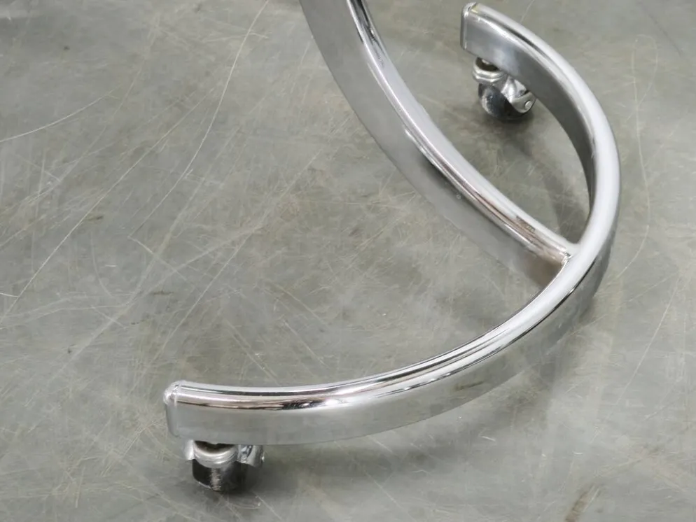 Table d'appoint roulant en chrome et verre fumé de l'ère spatiale italienne des années 1970