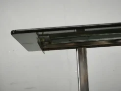 Table d'appoint roulant en chrome et verre fumé de l'ère spatiale italienne des années 1970