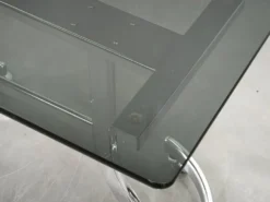 Table d'appoint roulant en chrome et verre fumé de l'ère spatiale italienne des années 1970