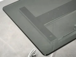 Table d'appoint roulant en chrome et verre fumé de l'ère spatiale italienne des années 1970