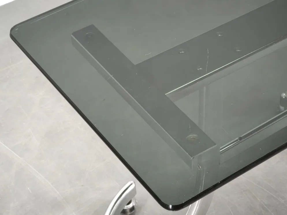Table d'appoint roulant en chrome et verre fumé de l'ère spatiale italienne des années 1970