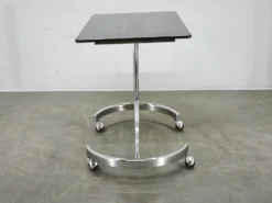 Table d'appoint roulant en chrome et verre fumé de l'ère spatiale italienne des années 1970