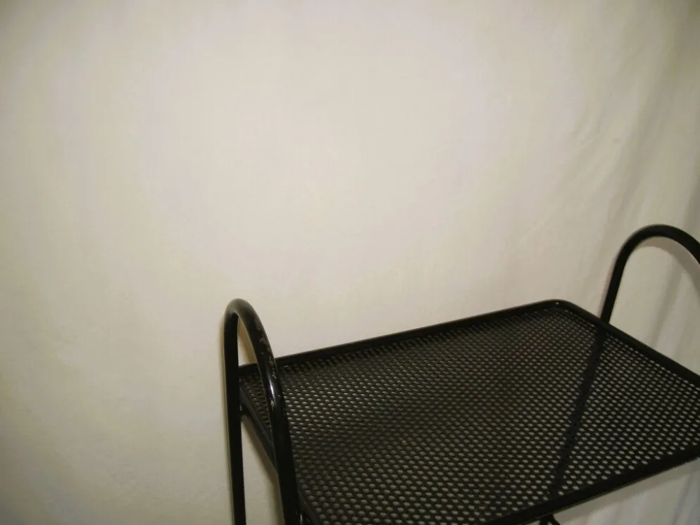 Table d' appoint à roulettes et porte-livres des années 50
