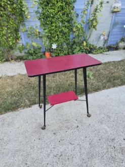 table d'appoint à roulette - skaï rouge - vintage
