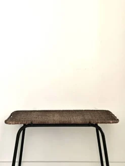 Table d'appoint sellette vintage en métal noir et osier, 1950