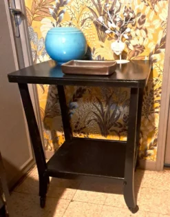 Table d'appoint, style Art Déco Console à roulettes bois noir vernissé 1940