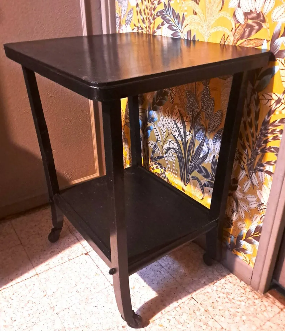 Table d'appoint, style Art Déco Console à roulettes bois noir vernissé 1940
