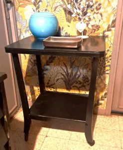 Table d'appoint, style Art Déco Console à roulettes bois noir vernissé 1940