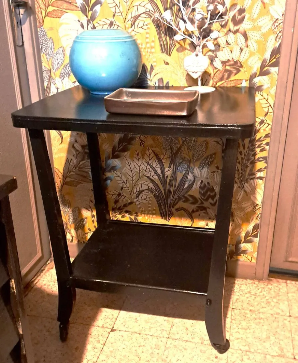 Table d'appoint, style Art Déco Console à roulettes bois noir vernissé 1940