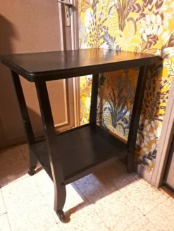 Table d'appoint, style Art Déco Console à roulettes bois noir vernissé 1940
