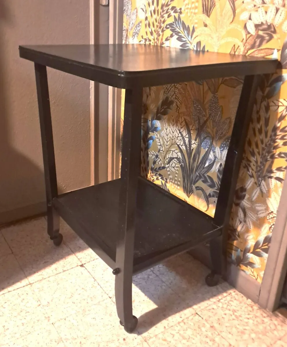 Table d'appoint, style Art Déco Console à roulettes bois noir vernissé 1940