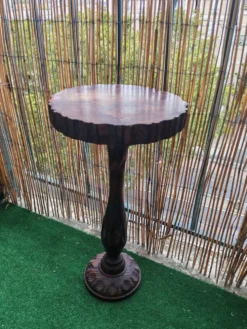Table d'appoint style colonial espagnole vintage