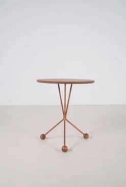 Table d'appoint suédoise modèle 99 par Albert Larsson pour Alberts Tibro, années 1950.