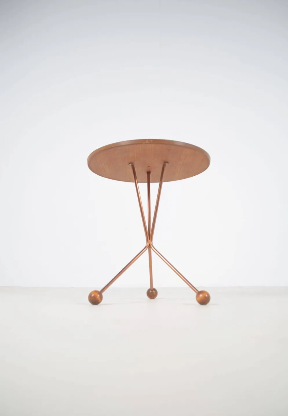 Table d'appoint suédoise modèle 99 par Albert Larsson pour Alberts Tibro, années 1950.