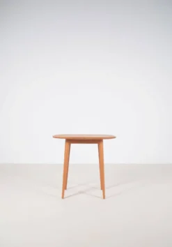 Table d'appoint suédoise Sparven conçue par Carl Malmsten, années 1950.