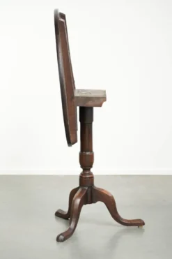 Table d'appoint / table d'angle inclinable anglaise du XVIIIe siècle