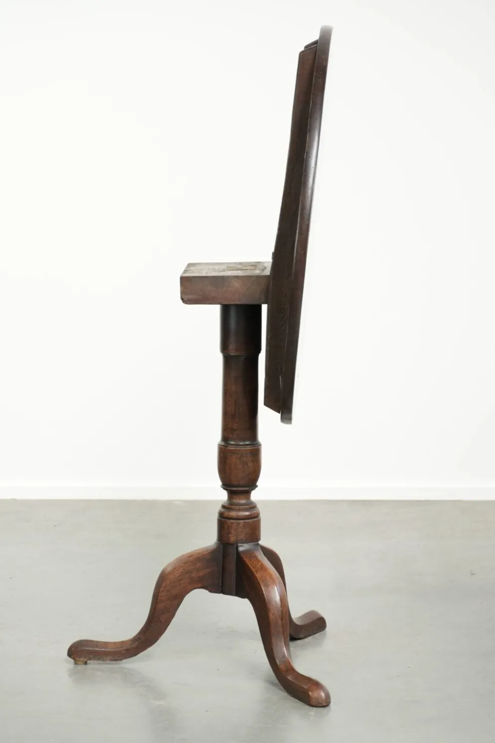 Table d'appoint / table d'angle inclinable anglaise du XVIIIe siècle