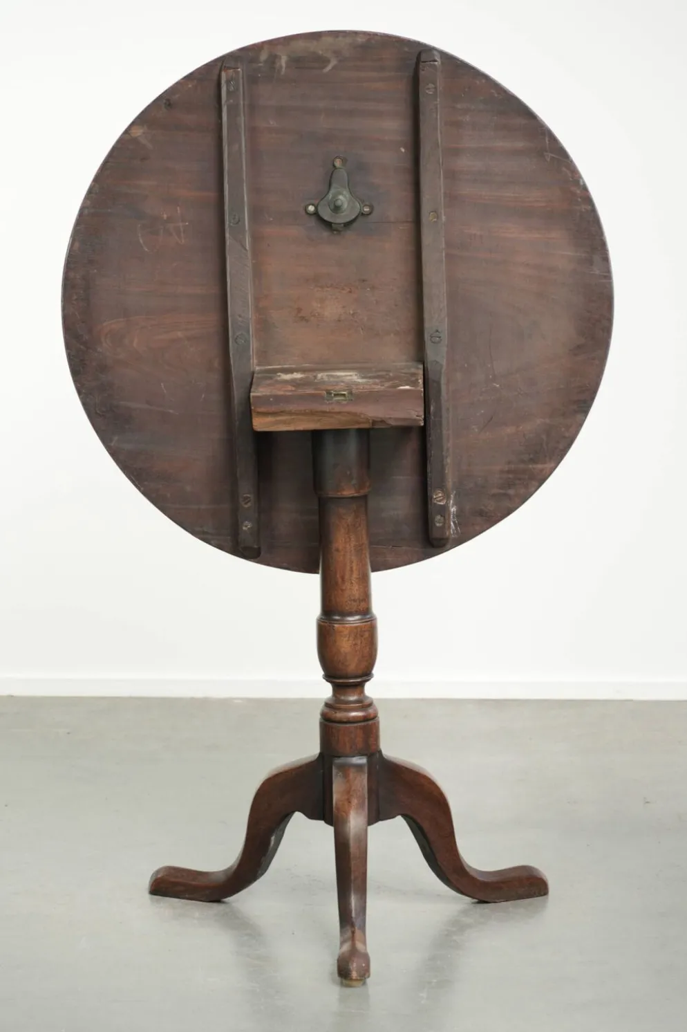 Table d'appoint / table d'angle inclinable anglaise du XVIIIe siècle