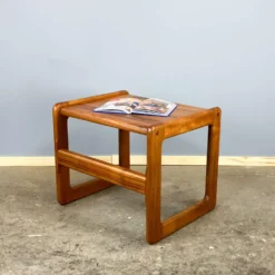Table d'appoint, teck massif, années 1960