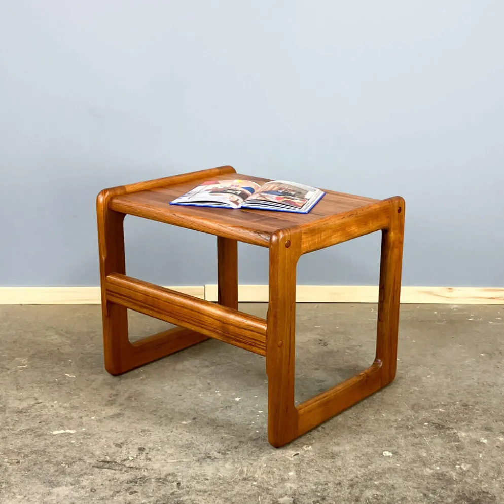 Table d'appoint, teck massif, années 1960